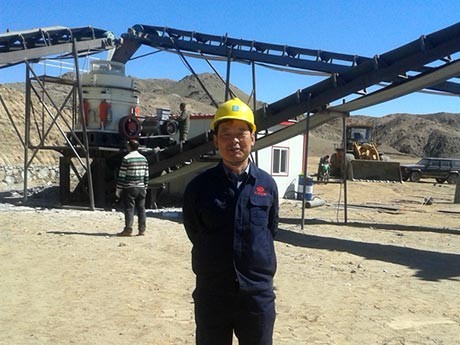 采石場機(jī)械石子碎石機(jī)結(jié)構(gòu)設(shè)計(jì)新穎、破力大、粉碎能力強(qiáng)