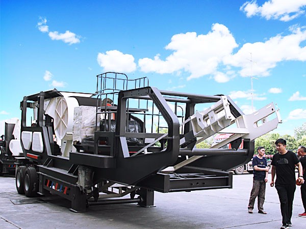 紅星汽車(chē)車(chē)載一體式移動(dòng)碎石機(jī)盛行市場(chǎng)，機(jī)器美價(jià)格更美