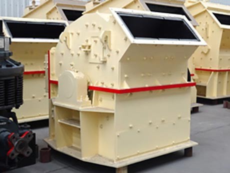 破碎含水20%左右的爐渣，要求一小時(shí)20-30噸，用什么設(shè)備加工比較好