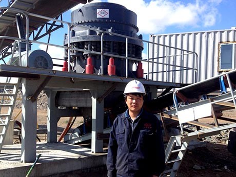 客戶：小型破石機設備多少錢一臺？處理石灰石用