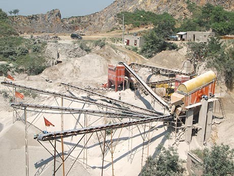 一小時(shí)5-10噸的半自動(dòng)砸石機(jī)多少錢？有沒(méi)有現(xiàn)場(chǎng)圖片或者視頻參考？