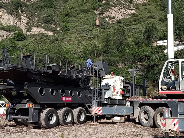 大型移動(dòng)式石子粉碎機(jī)設(shè)備種類、型號(hào)及配置詳解