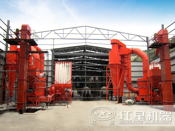 雷蒙磨粉機(jī)作業(yè)現(xiàn)場(chǎng)