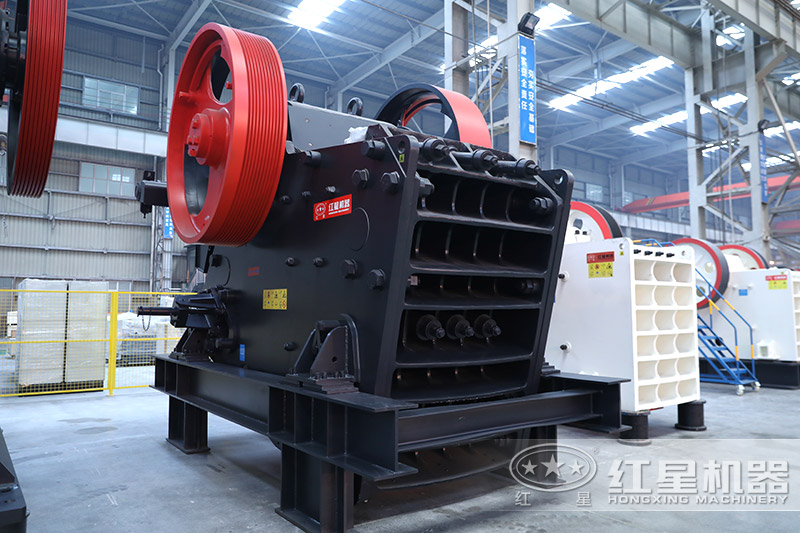 顎式破碎機粗碎各種大塊石頭