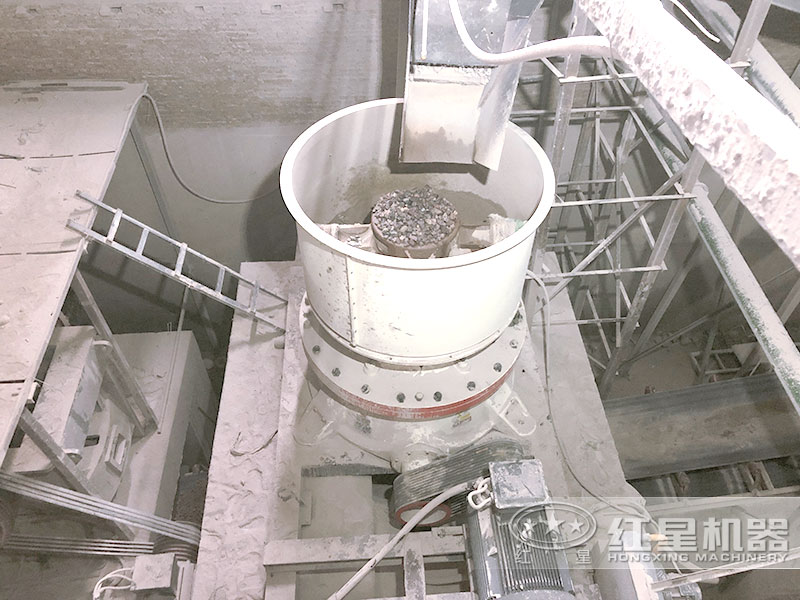 單缸液壓圓錐破破碎現(xiàn)場(chǎng)