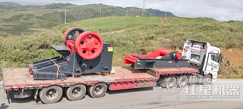 碎煤現(xiàn)場(chǎng)，鄂破運(yùn)往客戶(hù)場(chǎng)地