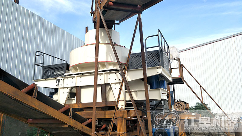 時產(chǎn)量80噸鵝卵石制砂機現(xiàn)場