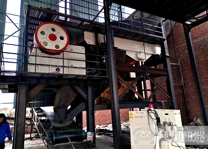 600*750破碎機(jī)客戶安裝現(xiàn)場