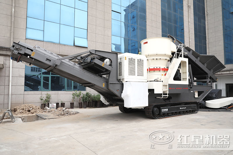 履帶圓錐破碎機(jī)，遙控完成移動(dòng)