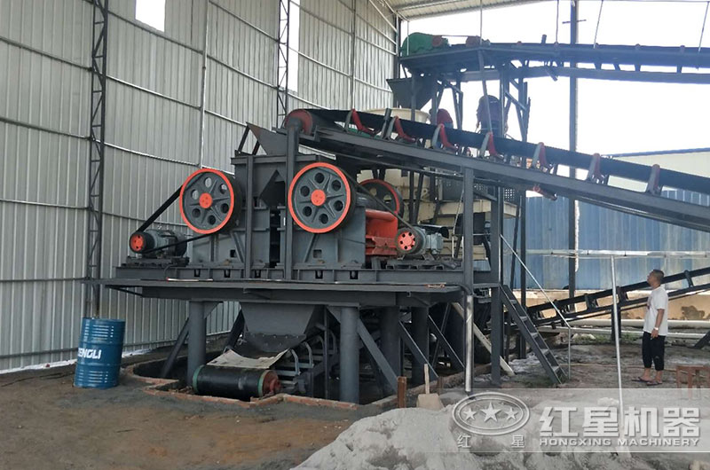 兩臺(tái)69鄂破作為一級破碎生產(chǎn)設(shè)備