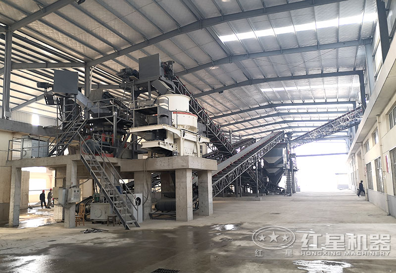 室內(nèi)制砂配置沖擊式破碎機，產(chǎn)量300噸/時