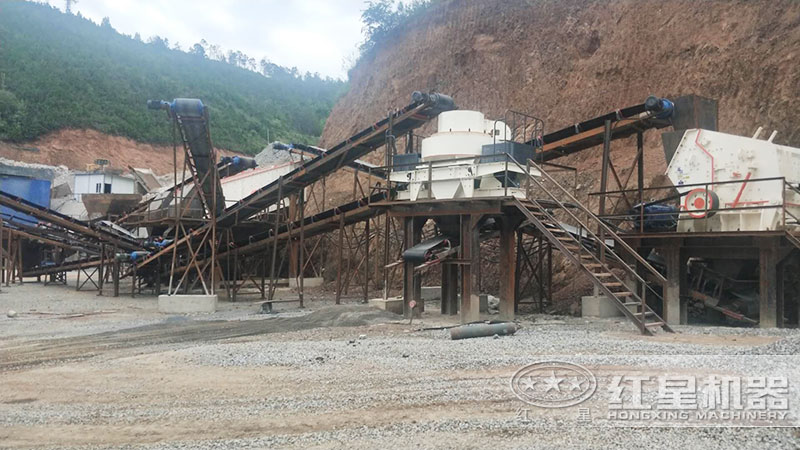 VSI制砂機(jī)生產(chǎn)機(jī)制砂現(xiàn)場，總費(fèi)用80萬
