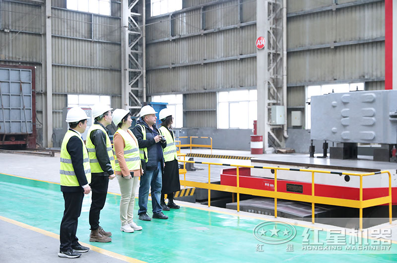 客戶來廠實地考察設(shè)備