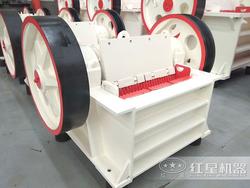 小型石子破碎機(jī)能打多少石料，一套多少錢？附碎石視頻