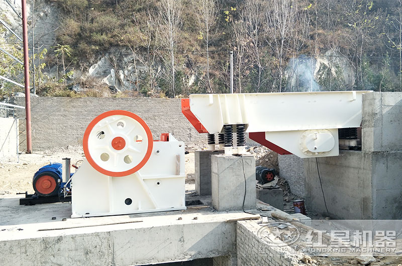 顎式破碎機現(xiàn)場