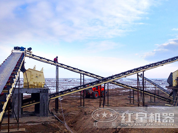 反擊式破碎機(jī)現(xiàn)場(chǎng)圖