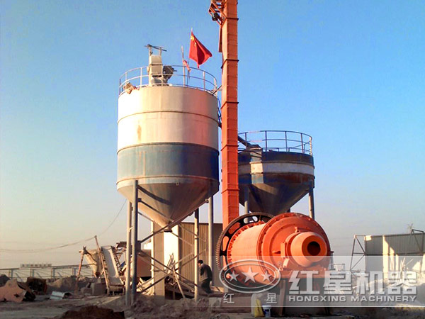 高細(xì)高產(chǎn)球磨機(jī)作業(yè)現(xiàn)場(chǎng)