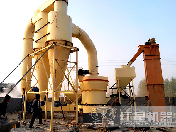 高嶺土磨粉生產現(xiàn)場