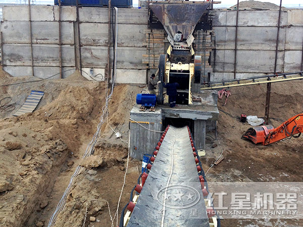 砂石骨料生產(chǎn)線運(yùn)輸帶近景