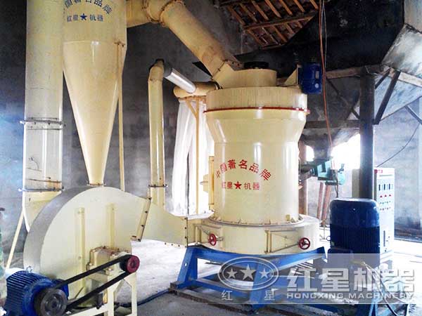 磨粉機(jī)現(xiàn)場(chǎng)實(shí)拍