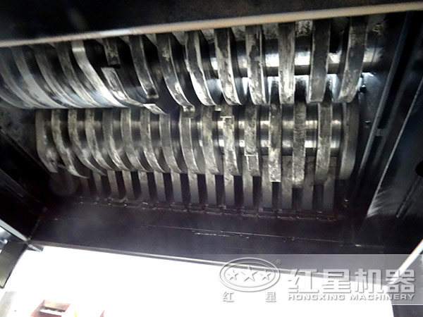 鄂式破碎機內(nèi)部結(jié)構(gòu)