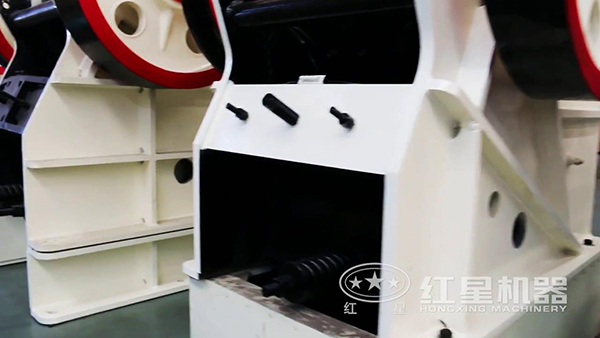 青石破碎機(jī)實(shí)拍4