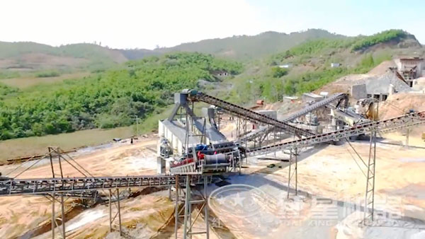 單缸液壓圓錐破碎機(jī)現(xiàn)場(chǎng)俯瞰圖