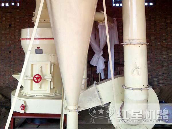 雷蒙磨粉機(jī)現(xiàn)場實拍