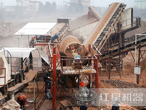 建筑垃圾移動(dòng)粉碎機(jī)現(xiàn)場實(shí)拍