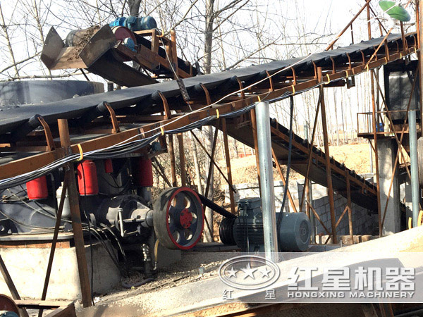 旋回破碎機生產(chǎn)現(xiàn)場