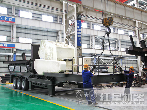 反擊式移動破碎機(jī)