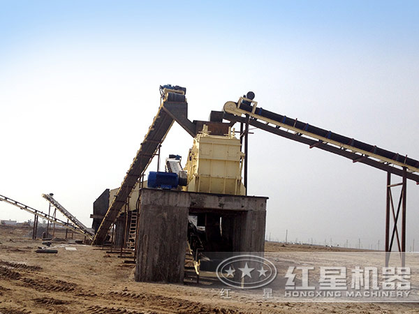 反擊式破碎機(jī)工作現(xiàn)場實(shí)拍