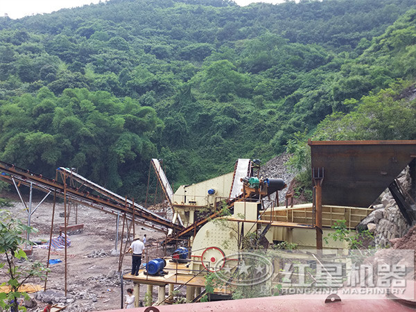 錘式破碎機(jī)工作狀態(tài)