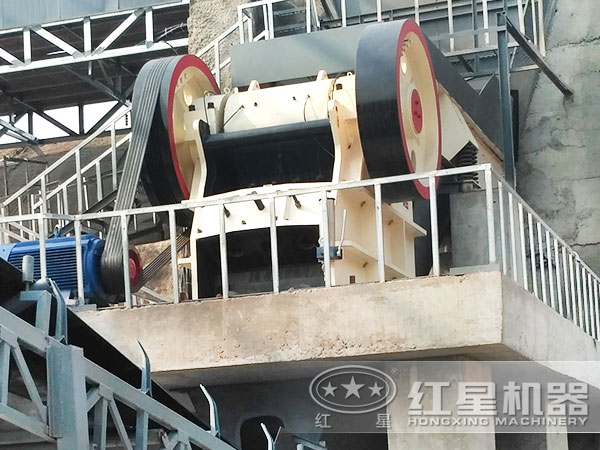 鄂式破石機(jī)現(xiàn)場實(shí)拍