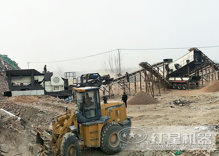 紅星北京客戶移動(dòng)式破碎機(jī)現(xiàn)場(chǎng)
