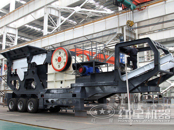 時產(chǎn)300噸柴油發(fā)電流動磕石機(jī)