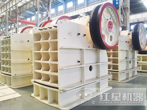 粗碎設(shè)備——顎式破碎機(jī)生產(chǎn)車間