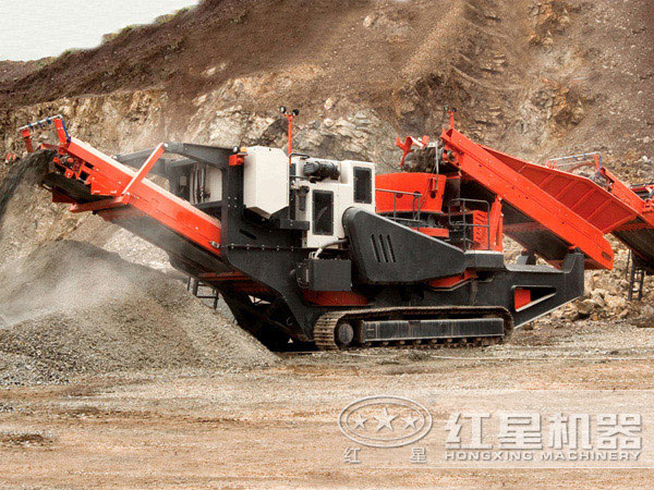 履帶式移動破碎站工作現(xiàn)場