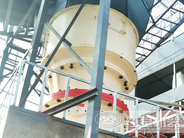 單缸圓錐破碎機工作現(xiàn)場