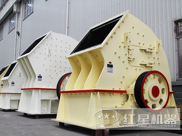 小型錘破粉碎機生產(chǎn)車間