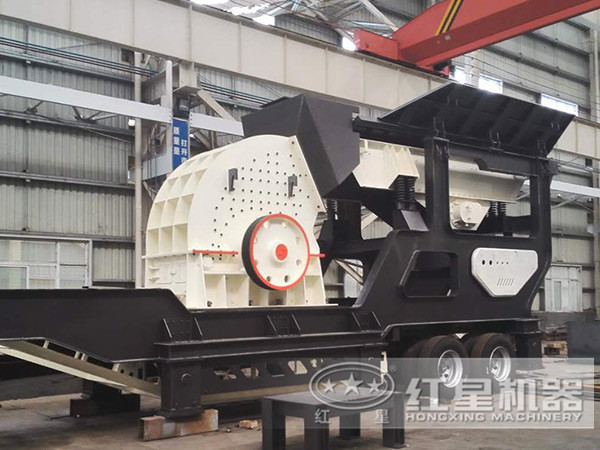 輪胎移動破碎機(jī)，搭載重錘破