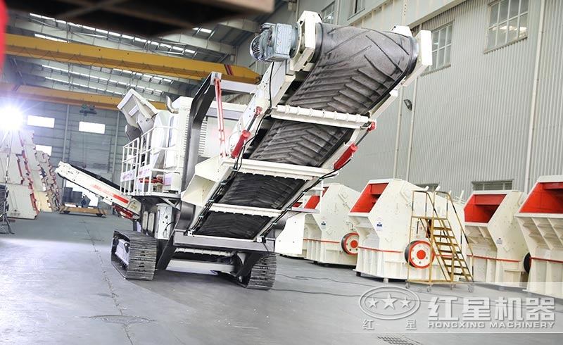 履帶式移動(dòng)破碎站車間