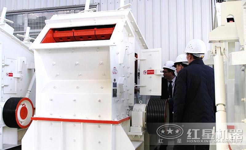 用戶來廠考察反擊式破碎機