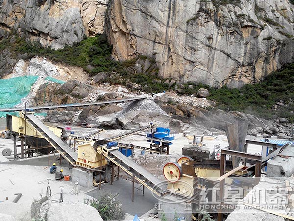 機(jī)制砂生產(chǎn)線(xiàn)現(xiàn)場(chǎng)