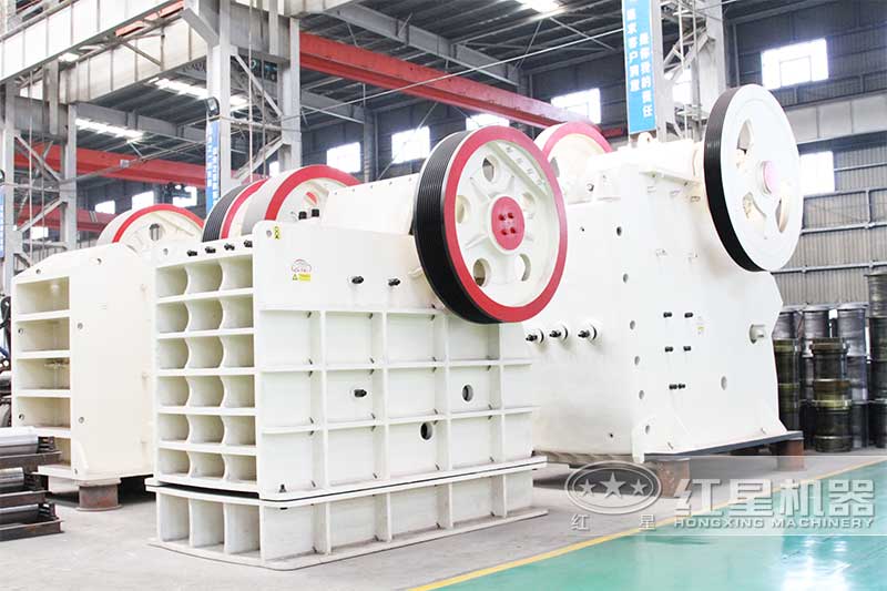 顎式破碎機(jī)生產(chǎn)車間實(shí)拍