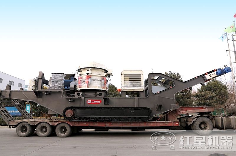 液壓驅(qū)動式石頭破碎機裝車發(fā)貨中