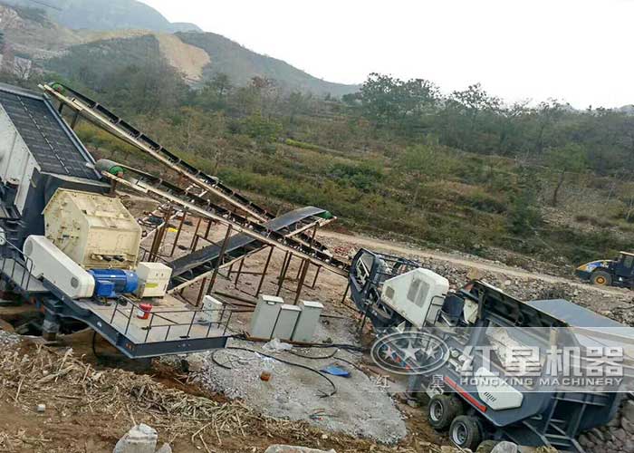 鄂式破石機(jī)工作現(xiàn)場(chǎng)