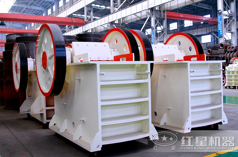 中型石頭破碎機(jī)車間實(shí)拍