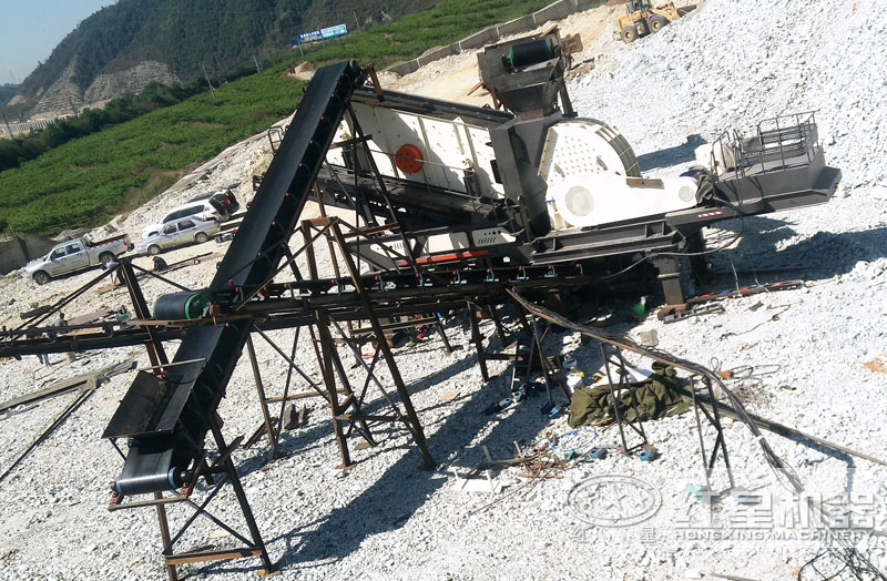 移動重型錘式破碎機(jī)