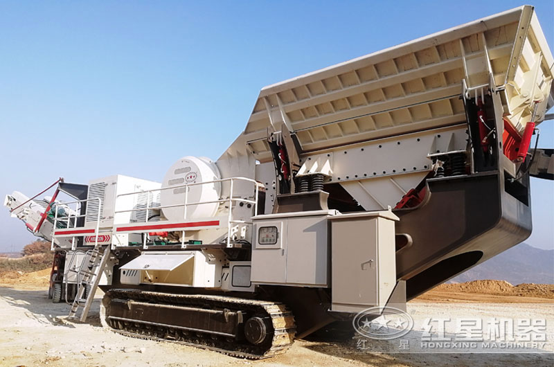 履帶破碎機生產(chǎn)現(xiàn)場